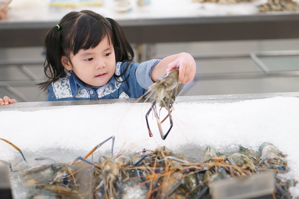 Article image for How we can help children reach for seafood