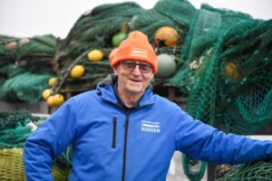 Can light-guided shrimp fishing reduce the impact of bottom trawling?